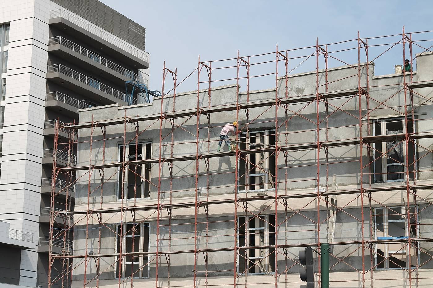 Plastering on a multi-storey building in Accra